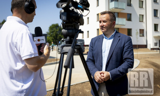 Zdjęcie do Oficjalne otwarcie nowego budynku TBS w Czadrowie